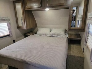 1 camera, Wi-Fi, lenzuola