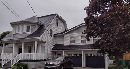 Luxury Two Bedroom Apartment- Walk to GO Station and downtown Georgetown