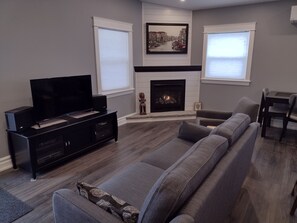 Smart TV, fireplace, DVD player, stereo