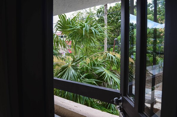 经济宿舍 | 免费 WiFi、床单