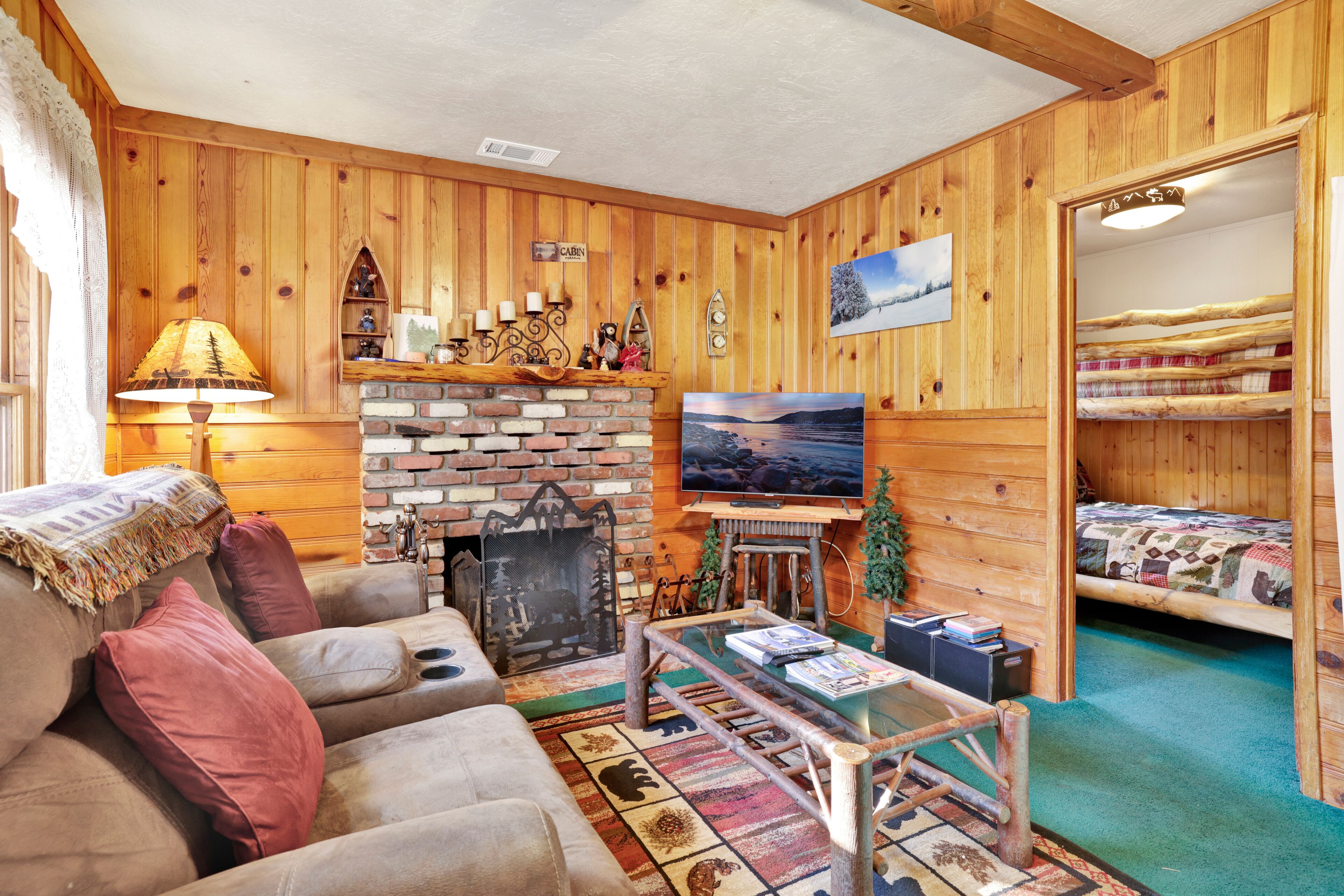 Bear Paw Cottage~ Hot Tub~ Resort Base Camp Cottage~