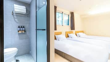 Deluxe Triple Room, Multiple Beds, Non Smoking, City View | Soundproofing, free WiFi