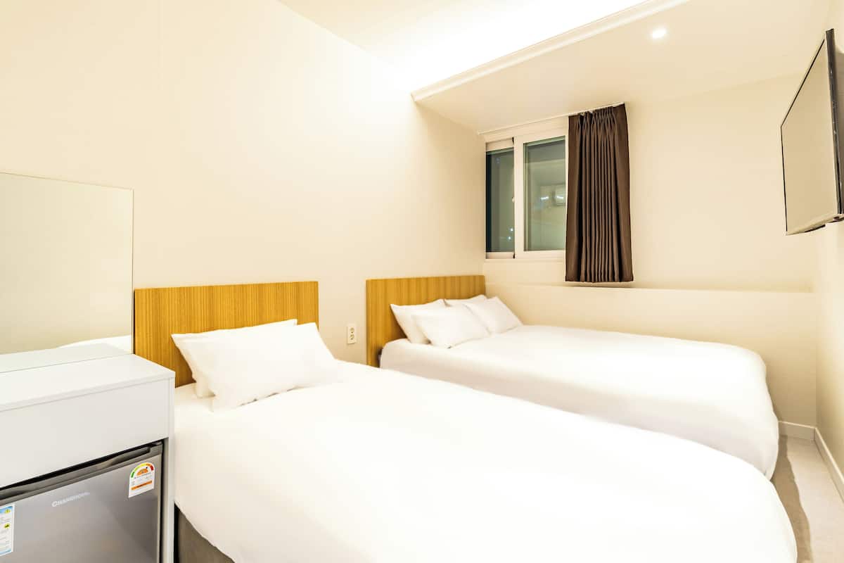 Family Twin Room | Soundproofing, free WiFi