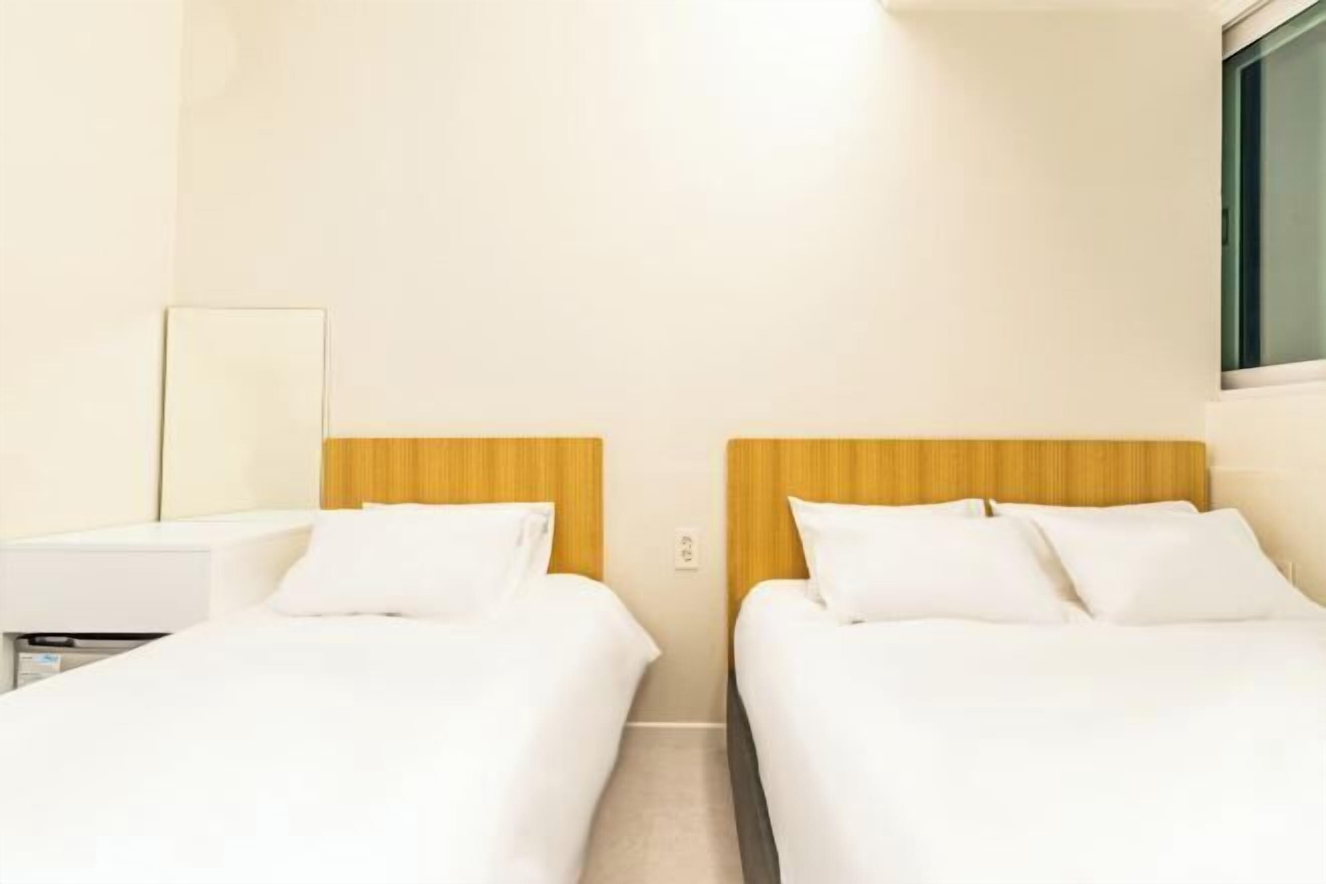 Soundproofing, free WiFi