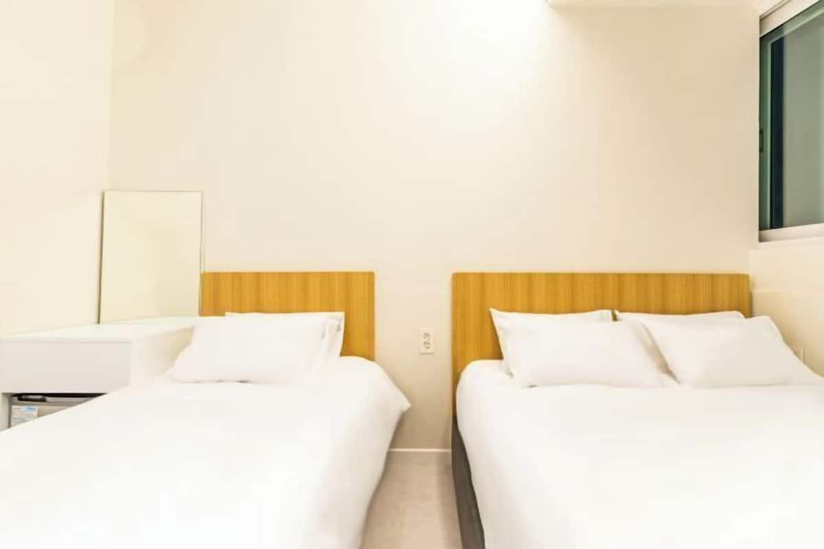 Soundproofing, free WiFi