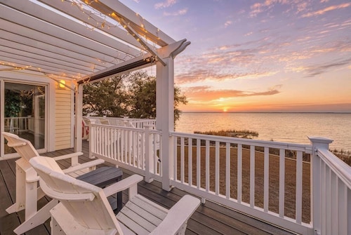 Berry by the Bay | 1600 ft to the beach