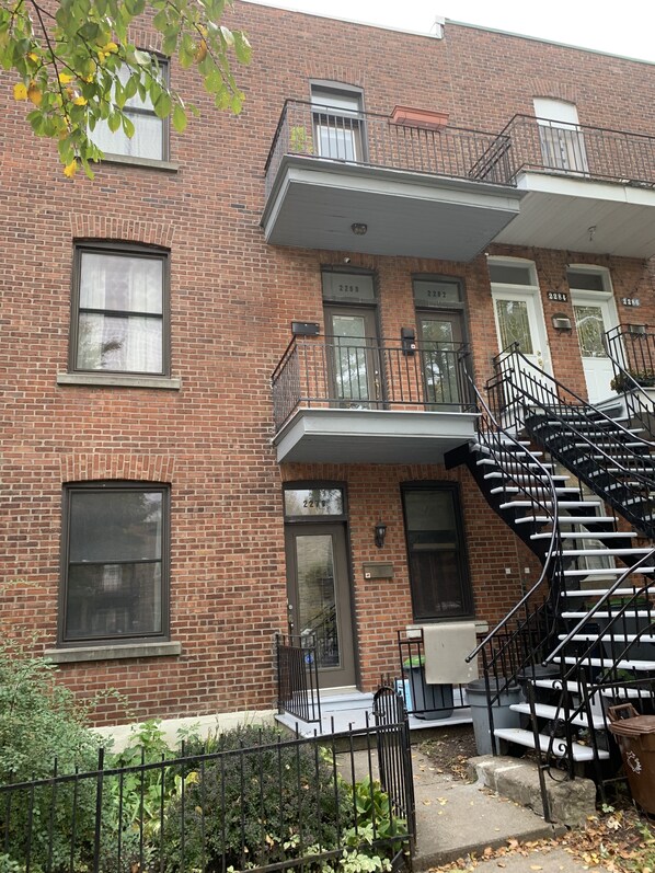 Exterior - Charmant Condo clé en Main Idéal Pour Couple Avec ou Sans Enfant (Montréal)