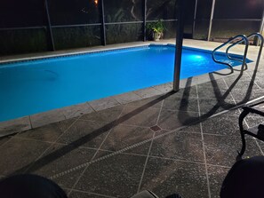 Outdoor pool - Beautiful 1980s Vintage 4Ksqft 4-2.5 / Pool,  3 miles from Hard Rock Stadium (Miami)