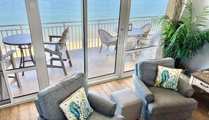 Smart TV, reproductor de DVD, libros