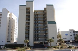 Exterior - Emerald Oasis - Oceanfront 3rd FL End Unit - 4BD/3BA - Newly Renovated Feb '24 (North Myrtle Beach)