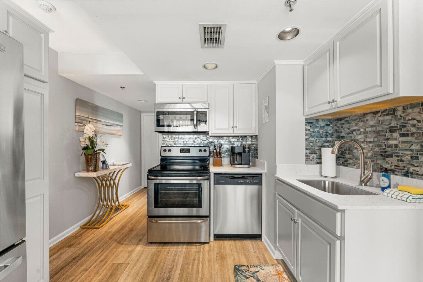 Kühlschrank, Mikrowelle, Ofen, Herdplatte