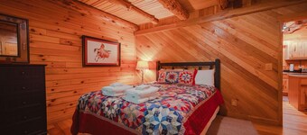 Arrowhead Lodge | Hocking Hills, Sauna & Hot Tub