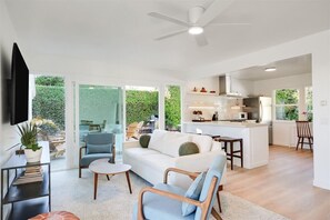 Smart TV, books - Shoreline Cottage - Ocean Views, across from Park, walk to the beach, dog OK (Santa Barbara)