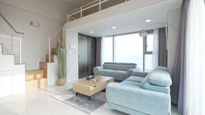 Blue Ocean Suite - Ocean View / 3-4 Pax | Living area | LED TV