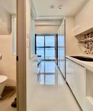 Blackout drapes, free WiFi, bed sheets - Blue Ocean Hotel 3 (Incheon)