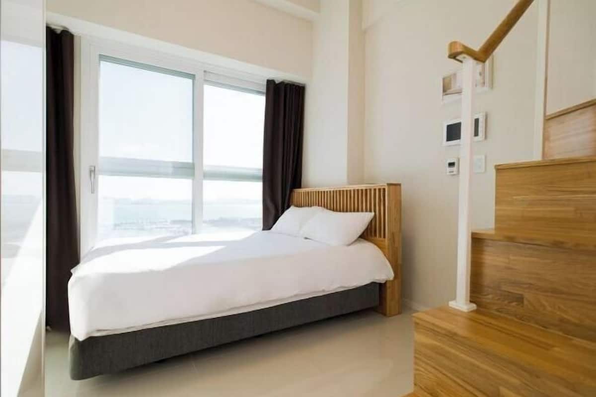 1 bedroom, blackout drapes, free WiFi, bed sheets