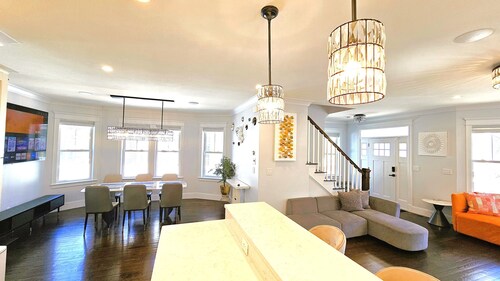 New Built XL Modern House Near Tenean Beach,UMass Boston,Highway. With EVCharger