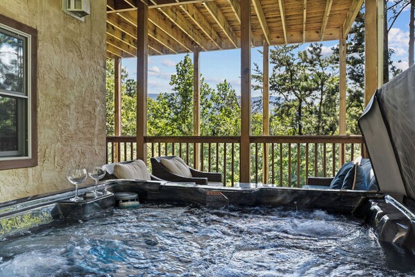 Outdoor spa tub - Pickle Ball! Hot tub! Views! Nerf Gun Wall! 2 Fireplaces! Gameroom! Arcade! Wow! (Gatlinburg)