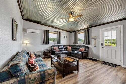 Entire Home in Bowie, Texas just across the lake Amon Carter.