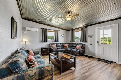 Entire Home in Bowie, Texas just across the lake Amon Carter.