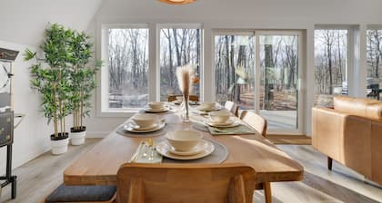 Modern Luxury A-Frame in Woods w/Hot Tub, Sauna, Arcade, Gas Fireplace, Games