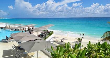 Luxury ocean front apartment, gym, spa, pool, jacuzzi, beach