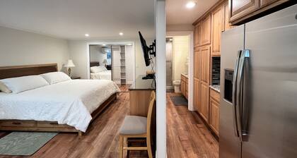 Modern New Studio with All Amenities!