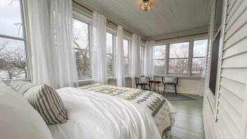 9 bedrooms, iron/ironing board, WiFi, bed sheets