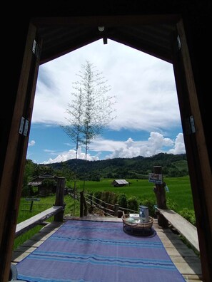 Basic Bungalow | Terrace/patio - Chinopuu Hut Homestay  (Chiang Dao)