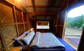 Basic Bungalow | Bed sheets - Chinopuu Hut Homestay  (Chiang Dao)