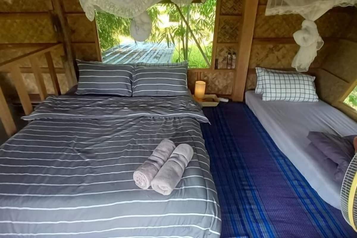 1 bedroom, bed sheets
