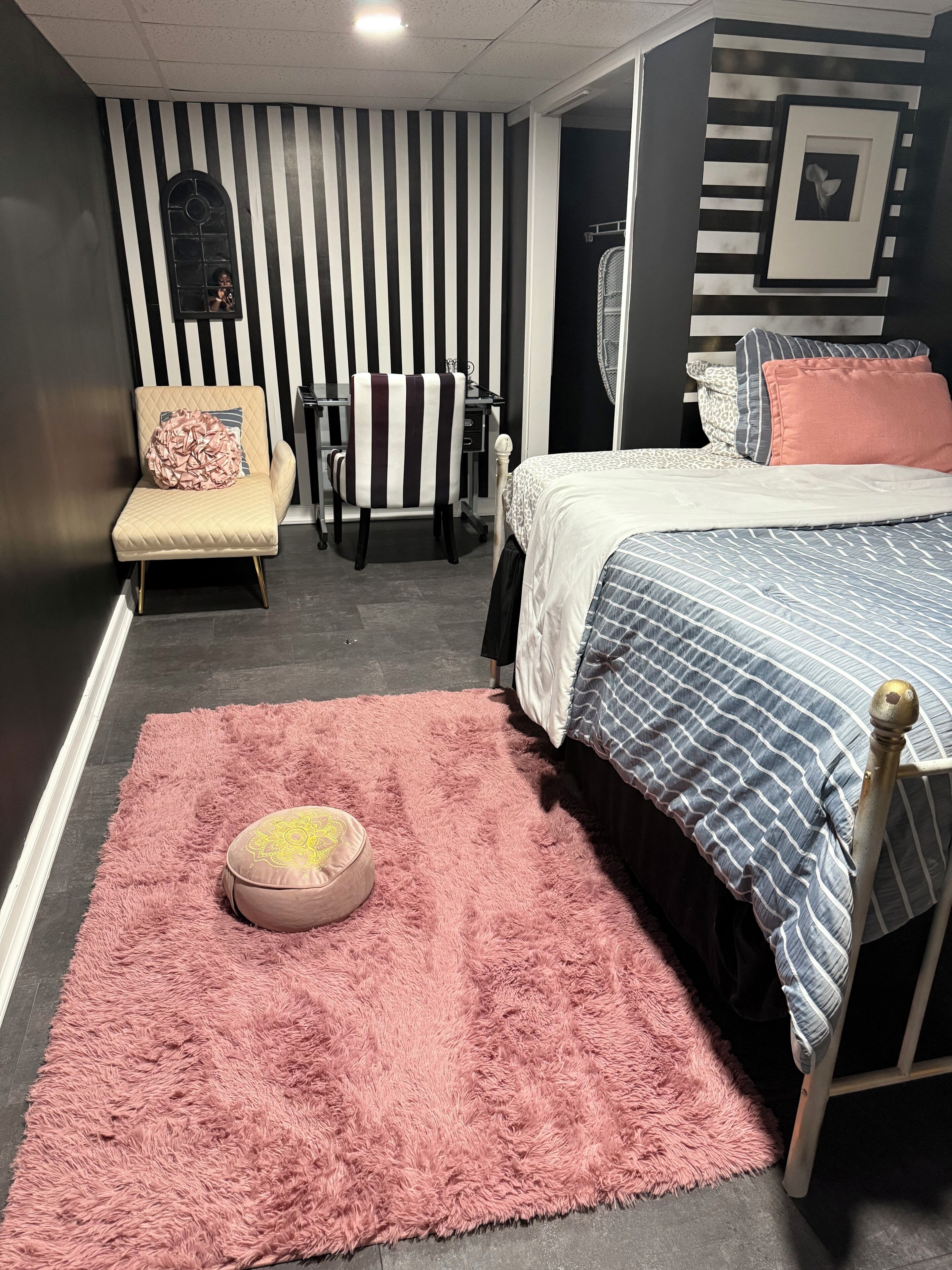 2 habitaciones, tabla de planchar con plancha, wifi y ropa de cama 