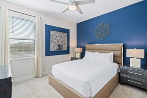 12 Schlafzimmer, Bügeleisen/Bügelbrett, Reisekinderbett