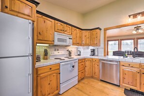 Kühlschrank, Mikrowelle, Ofen, Herdplatte