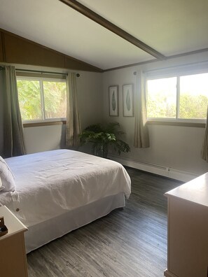 3 chambres, fer et planche à repasser, Wi-Fi, draps fournis