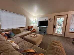 Smart TV, video games, books - Clyde's Crib: Cozy Ms. Pac-Man (Boise)