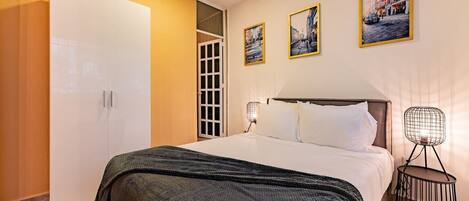 1 chambre, fer et planche à repasser, Wi-Fi, draps fournis