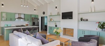 Sitari on Sea | Pool | Sea views | Kleinmond
