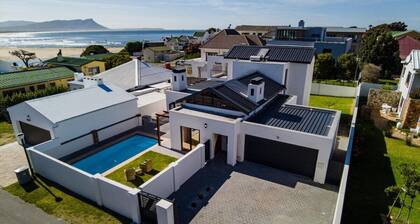 Sitari on Sea | Pool | Sea views | Kleinmond