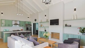 Unclassified image, 3 of 29, button - Sitari on Sea | 3-Bed Villa, Pool & Sea Views, Kleinmond (Kleinmond)