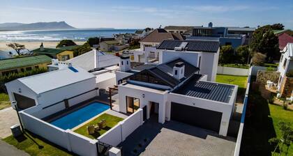 Sitari on Sea | Pool | Sea views | Kleinmond