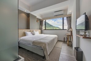 Cortinas blackout, wifi gratis y ropa de cama