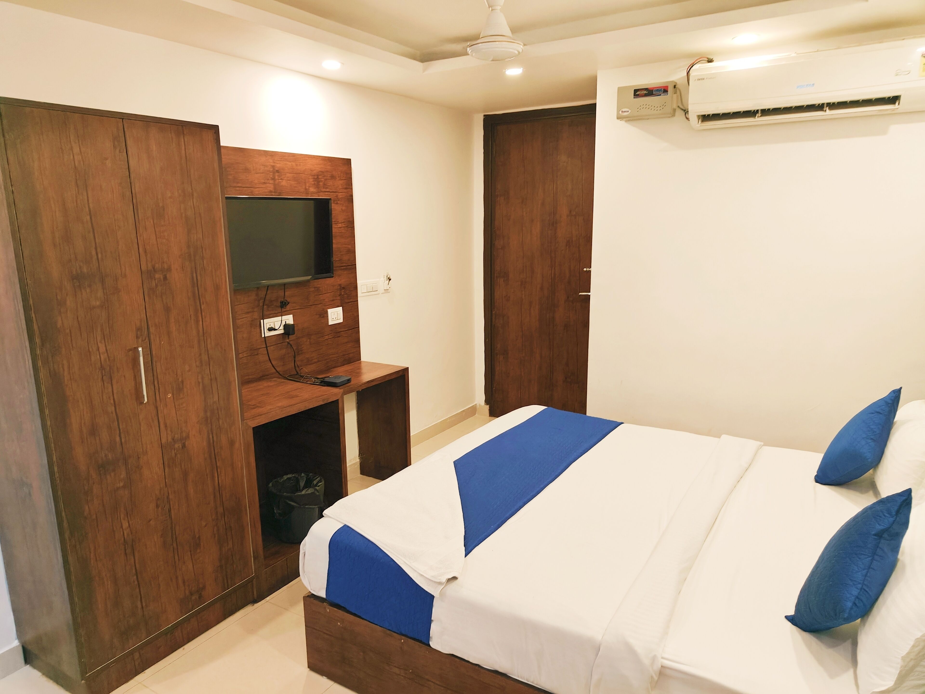 Photo - Hotel The Caves A Family Hotel Near IGI Airport