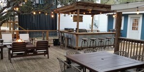 Outdoor dining - Lakefront, Hot Tub, 2 Decks, Grill Station, Fire Pit, Amazing Sunsets, Sleeps 10 (Canyon Lake)