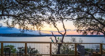 Lakefront, Hot Tub, 2 Decks, Grill Station, Fire Pit, Amazing Sunsets, Sleeps 10