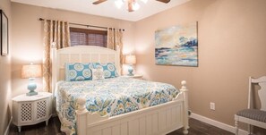 3 bedrooms, iron/ironing board, free WiFi, bed sheets - Lakefront, Hot Tub, 2 Decks, Grill Station, Fire Pit, Amazing Sunsets, Sleeps 10 (Canyon Lake)