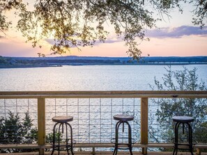Property grounds - Lakefront, Hot Tub, 2 Decks, Grill Station, Fire Pit, Amazing Sunsets, Sleeps 10 (Canyon Lake)