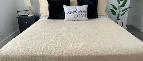1 habitación, tabla de planchar con plancha, wifi gratis y ropa de cama