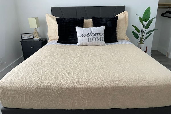 1 habitación, tabla de planchar con plancha, wifi gratis y ropa de cama