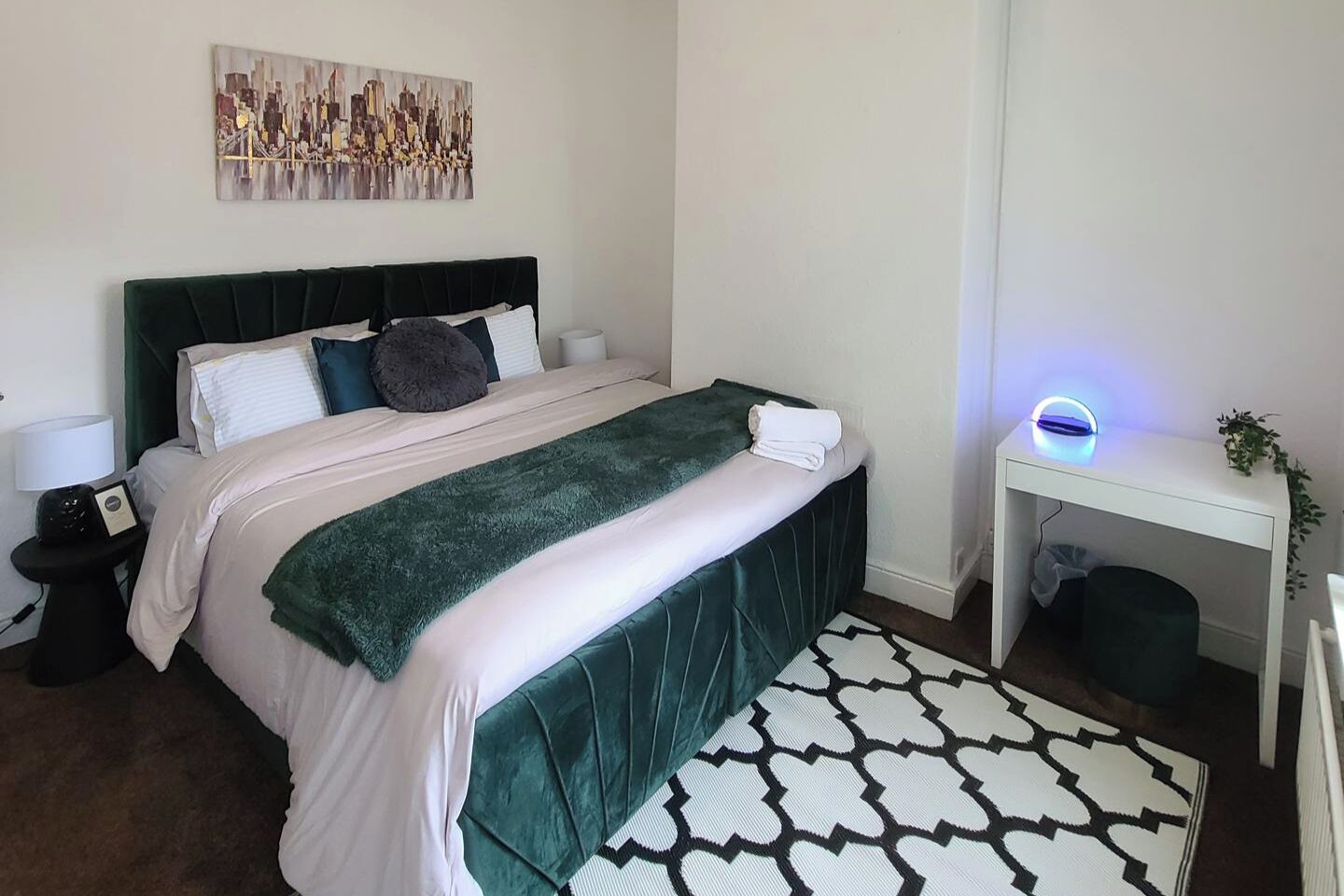 2 bedrooms, iron/ironing board, WiFi, bed sheets